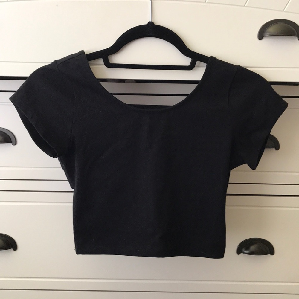 Black crop top with cross in the back size S